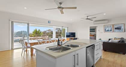 Endeavour View is a fantastic 4 bedroom holiday home