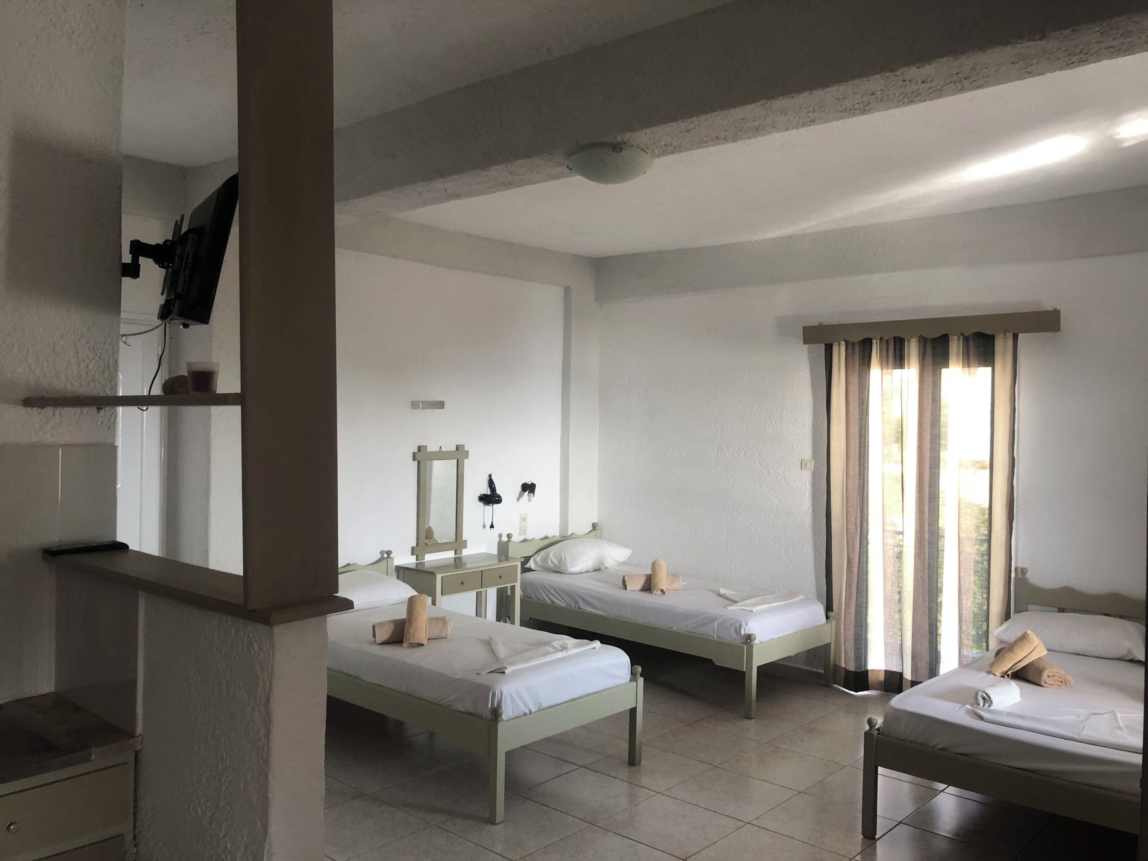 Soundproofing, free WiFi, bed sheets