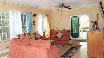 Smart TV, DVD player, table tennis, books