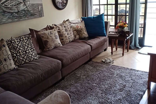 Deluxe Room | Living room | TV