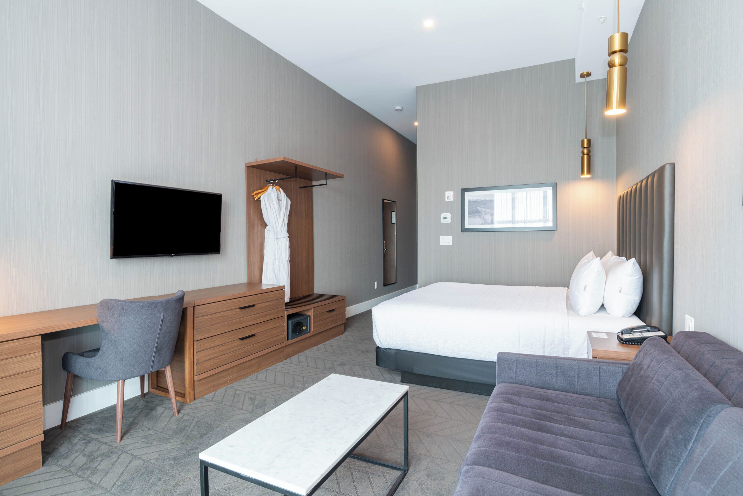 Standard Room, 1 King Bed with Sofa bed | In-room safe, desk, laptop workspace, iron/ironing board