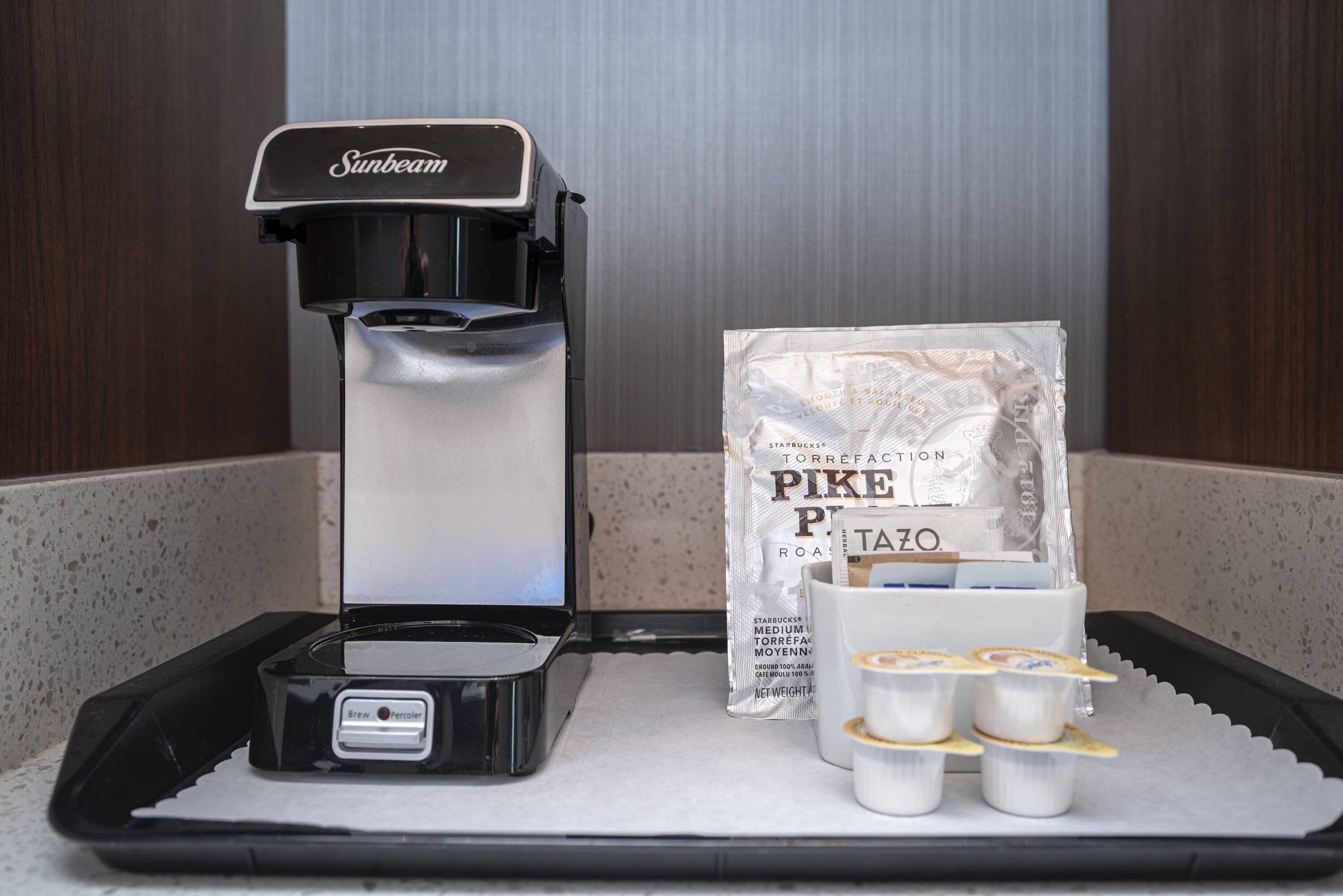 standard room, 1 king bed | 1 bedroom, in-room safe, desk, laptop workspace