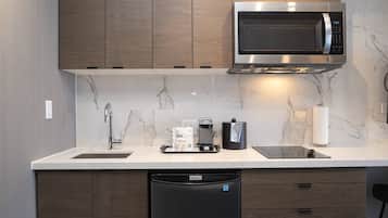 Standard Suite, 1 King Bed with Sofa bed, Kitchenette | Private kitchenette | Microwave, coffee/tea maker