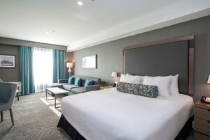 Ropa de cama de alta calidad, colchones con pillow-top y minibar 