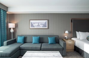 标准房, 1 张特大床和 1 张沙发床 | 高档床上用品、加厚床垫、迷你吧、客房内保险箱