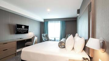 Standard Room, 1 King Bed, Accessible | Premium bedding, pillowtop beds, minibar, in-room safe