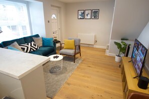 Apartment, 2 Bedrooms | Living room | Flat-screen TV - 2 Bed apartment Bishops Stortford (Bishop's Stortford)