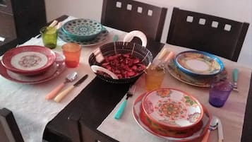 Apartment, 2 Bedrooms | In-room dining