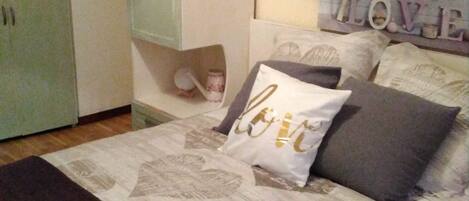 公寓, 2 間臥室 | 布置獨特、遮光布/窗簾、熨斗/熨衣板、免費無線上網