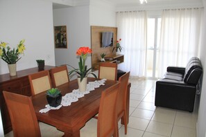 Comfort Apartment, Multiple Beds, Accessible, Partial Sea View | In-room dining - Relax.Guarapari (Guarapari)