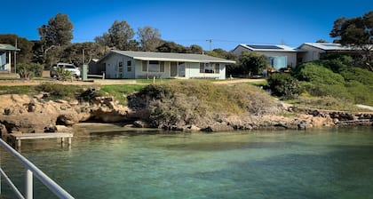 Pearly Shells is an original Coffin Bay shack in the perfect location.