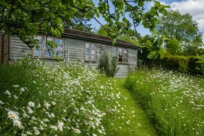 Property grounds - The School House, Coryton - a peaceful retreat  (sleeps 6+toddler) (Devon)