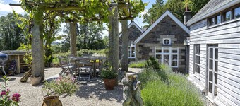 The School House, Coryton - a peaceful retreat  (sleeps 6+toddler)