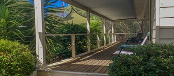 Currawong est un chalet de 2 chambres à coucher isolé et calme avec des cours privées entiÚrement clÎtur