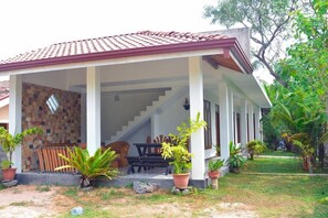 Exterior - Sri Lanka 01 (Negombo)