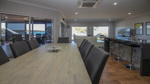 Dining - Waterfront by name, waterfront by location - this is an Outstanding Coffin Bay Holiday Home (COFFIN BAY)