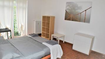 4 Schlafzimmer, BĂŒgeleisen/BĂŒgelbrett, Reisekinderbett, kostenloses WLAN