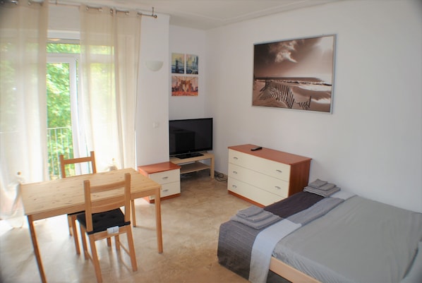 4 bedrooms, iron/ironing board, travel crib, free WiFi