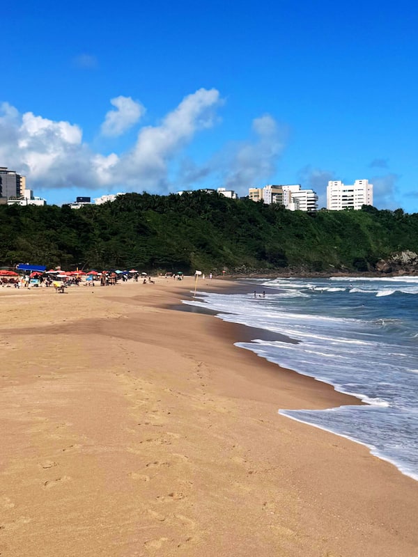 在海滩、白沙、海滩按摩、瑜伽