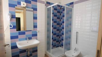 Doccia, asciugacapelli, asciugamani