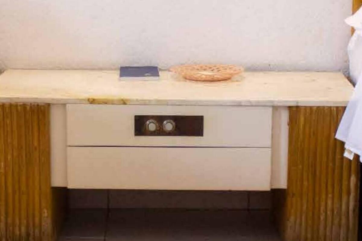 Phòng đôi Tiêu chuẩn (Pet friendly) | Bàn, màn/rèm cản sáng, bàn ủi/dụng cụ ủi quần áo 