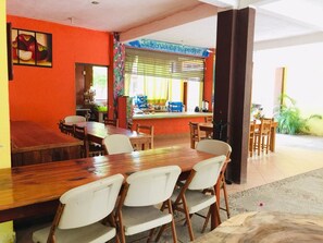 朝食 (オーダー形式)、毎日提供 (有料)