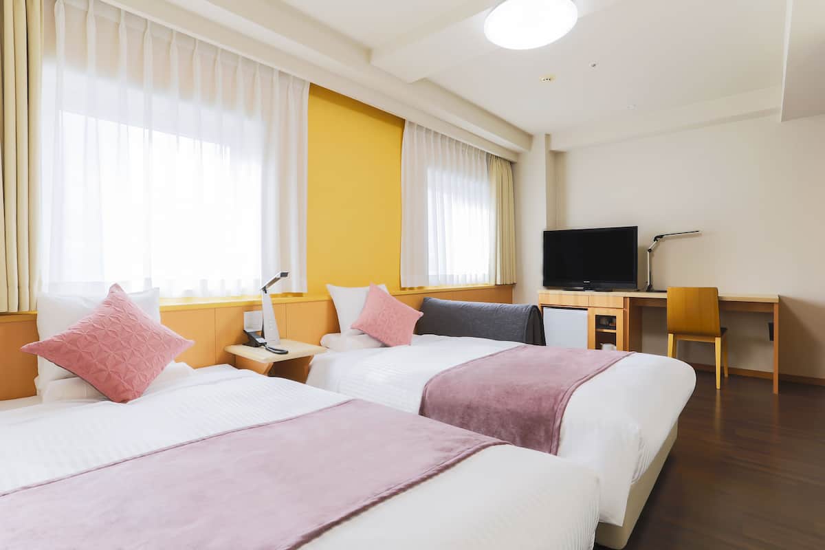 Premium bedding, in-room safe, desk, free WiFi