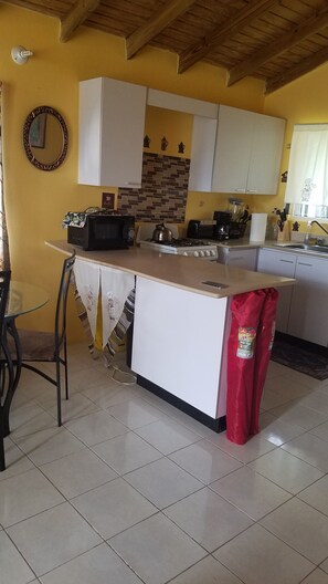 Dining - Cozy Getaway In New Harbor village (Old Harbour)