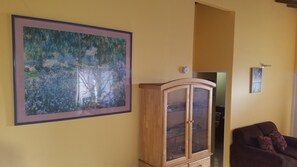 TV - Cozy Getaway In New Harbor village (Old Harbour)