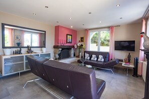 TV, fireplace, DVD player, ping pong - Exceptional villa for 14 people. pool, sauna, jacuzzi, wellness experiences (Soorts-Hossegor)