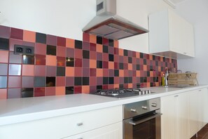 Refrigerador, horno, placa de cocina, lavavajillas