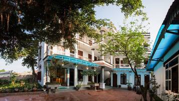 واجهة المنشأة