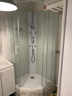 Hårtørrer, håndklæder, Sæbe, Shampoo