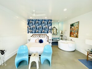 Basic Room | Premium bedding, down comforters, memory foam beds - The Frenchie (Round Top)