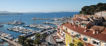 バンドールルキャステレットサナリーに近いプール付きのプロバンスマス