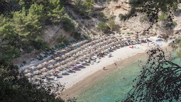 靠近海滩、沙滩椅