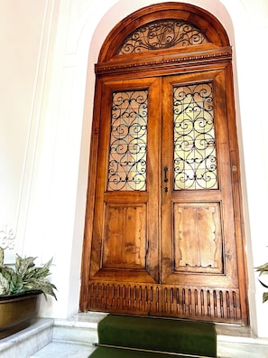 Exterior detail - Luxurious 160sqm Liberty Apartment (Firenze)