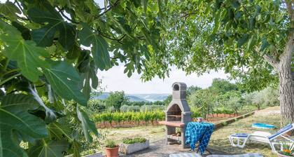MAISON IMMERGĂE DANS LA NATURE