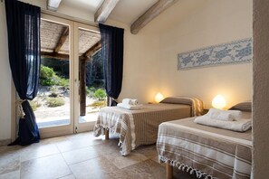 2 عدّة غرف نوم ومكواة/لوح كي وواي فاي مجانًا وملاءات أسرّة