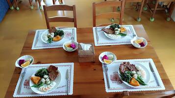 Free daily continental breakfast
