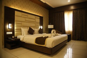 Premium Room | 1 bedroom, premium bedding, down duvets, in-room safe - West Fort Hotel (Bengaluru)