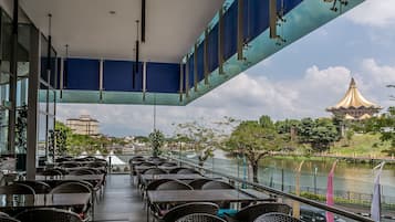 2 Restaurants, Frühstück