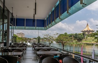 2 restaurants, breakfast served