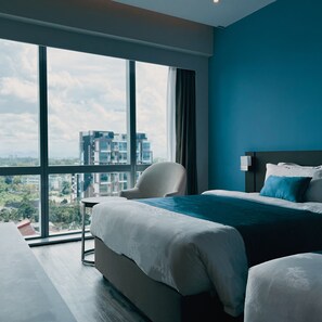 Minibar, in-room safe, desk, iron/ironing board - Astana Wing - Riverside Majestic Hotel (Kuching)