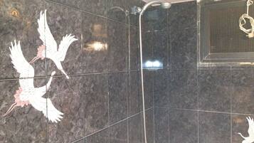 Apartment, 3 Bedrooms | Pancuran Bilik Mandi