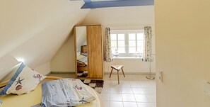 1 bedroom, in-room safe, iron/ironing board, travel cot - 5 star apartment under thatch in a quiet location with a unique view (Pellworm)