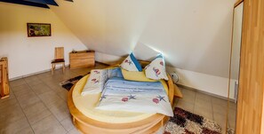 1 slaapkamer, een kluis op de kamer, een strijkplank/strijkijzer