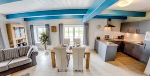 Interior - 5 star apartment under thatch in a quiet location with a unique view (Pellworm)