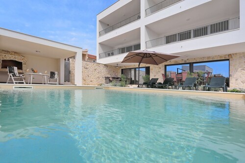 Fantastically beautiful apartments 2 minutes to the beach pool in the house