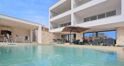 Fantastically beautiful apartments 2 minutes to the beach pool in the house